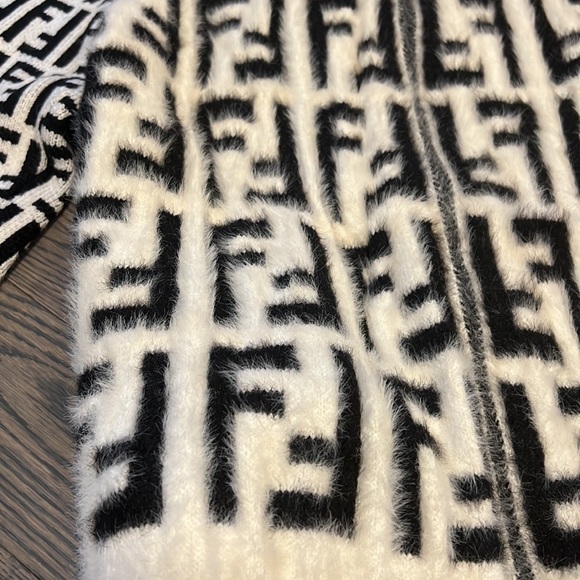 Sweater - Picture 2 of 4